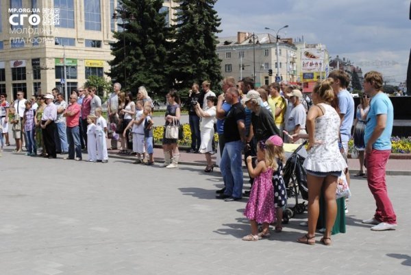 На День молоді в центрі Луцька билися, танцювали та змагалися. ФОТО